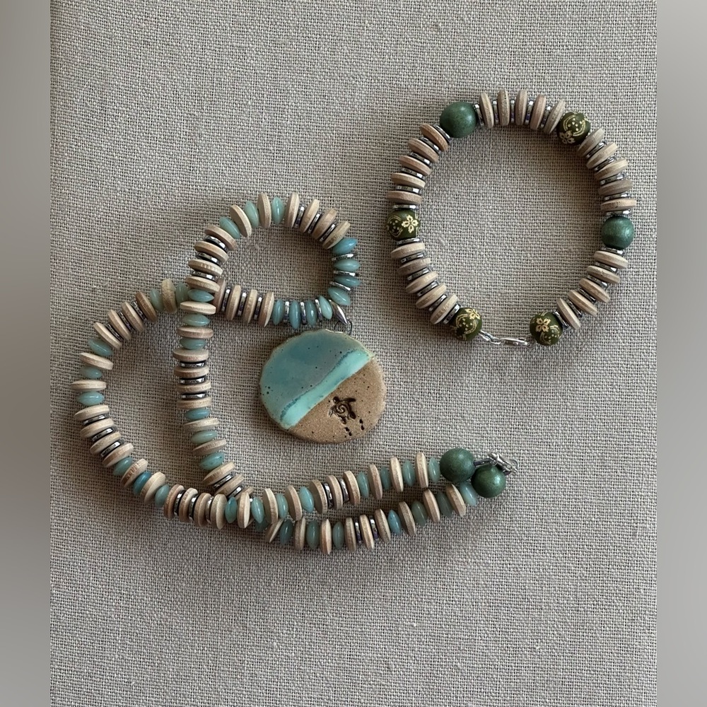 20 inch Ceramic and Wood bead necklace NWOT - Picture 2 of 15